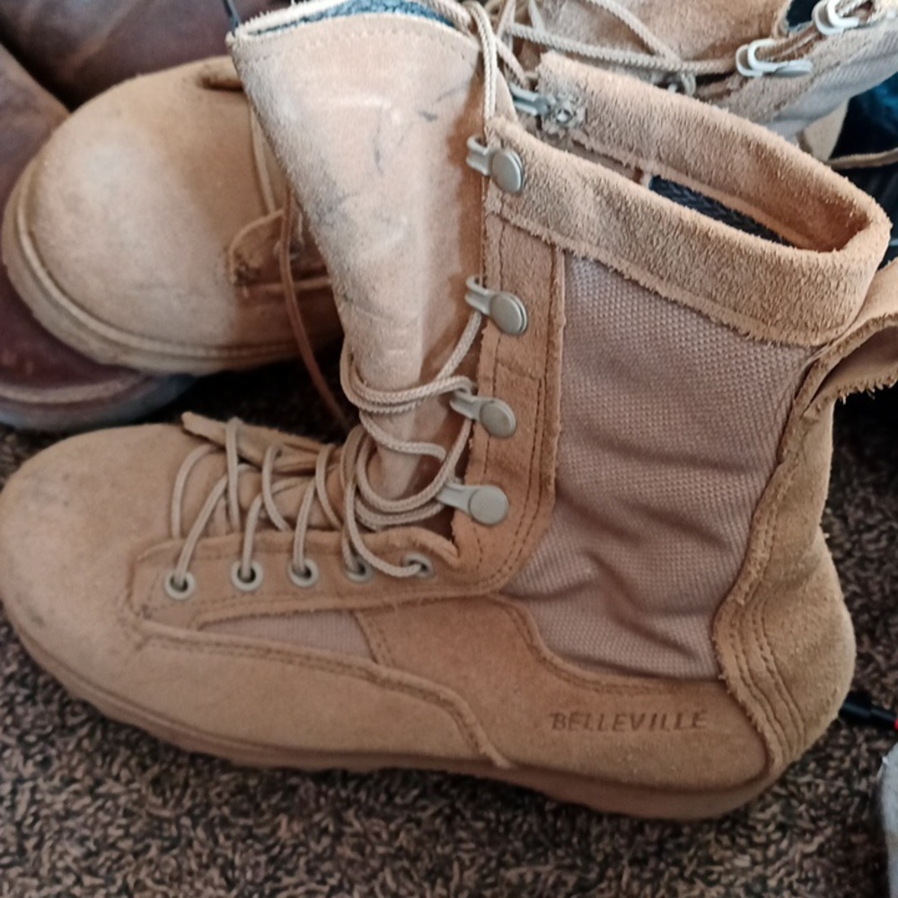 #0115 Belleville army combat boots.